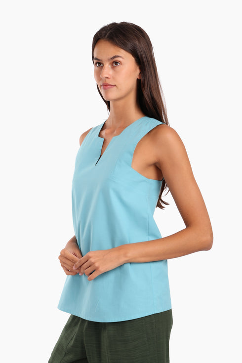 Sleeveless cotton top with round neckline